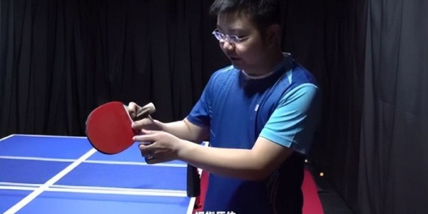 星空娱乐-《全民学乒乓横拍篇》第39集：正手前冲下旋球与直拍拉球|乒乓球|手指|旋转|乒乓球比赛|板型_新浪体育_新浪新闻