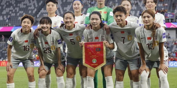 星空体育-王霜献上世界波，中国女足亚洲杯“开门红”，2比0战胜孟加拉国女足