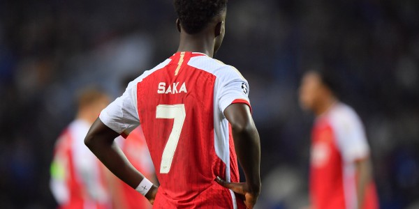 保罗-帕克：马杜埃凯比萨卡更出色，不知道萨卡有什么可吹的