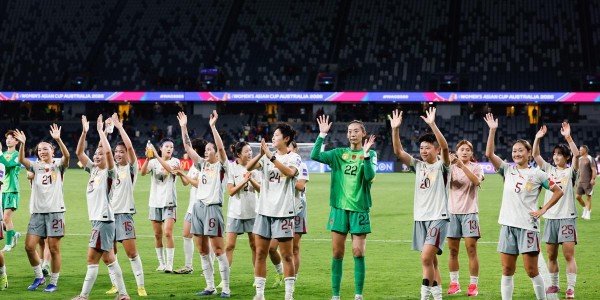 星空体育-王霜献上世界波，中国女足亚洲杯“开门红”，2比0战胜孟加拉国女足