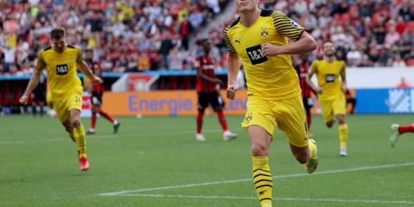 星空体育-哈兰德2射1传导演逆转 名宿：为了德甲，请留在他！