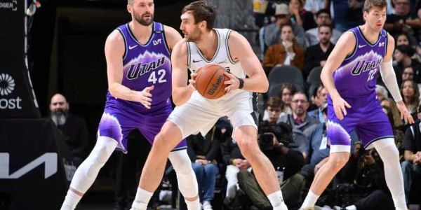 星空体育-文班33+10+7三分赛季新高 马刺轻取爵士达成30胜西部第二