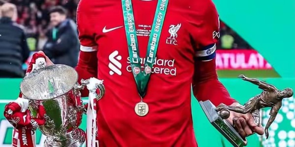 34岁铁人范戴克，英超第一中卫之争竟被他“踢”成连续剧？|约翰·特里|格拉文贝尔奇|利物浦|C罗|特里_新浪体育_新浪新闻