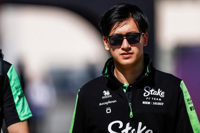 1708610288191021165.jpg zhou-guanyu-stake-f1-team-kick.jpg